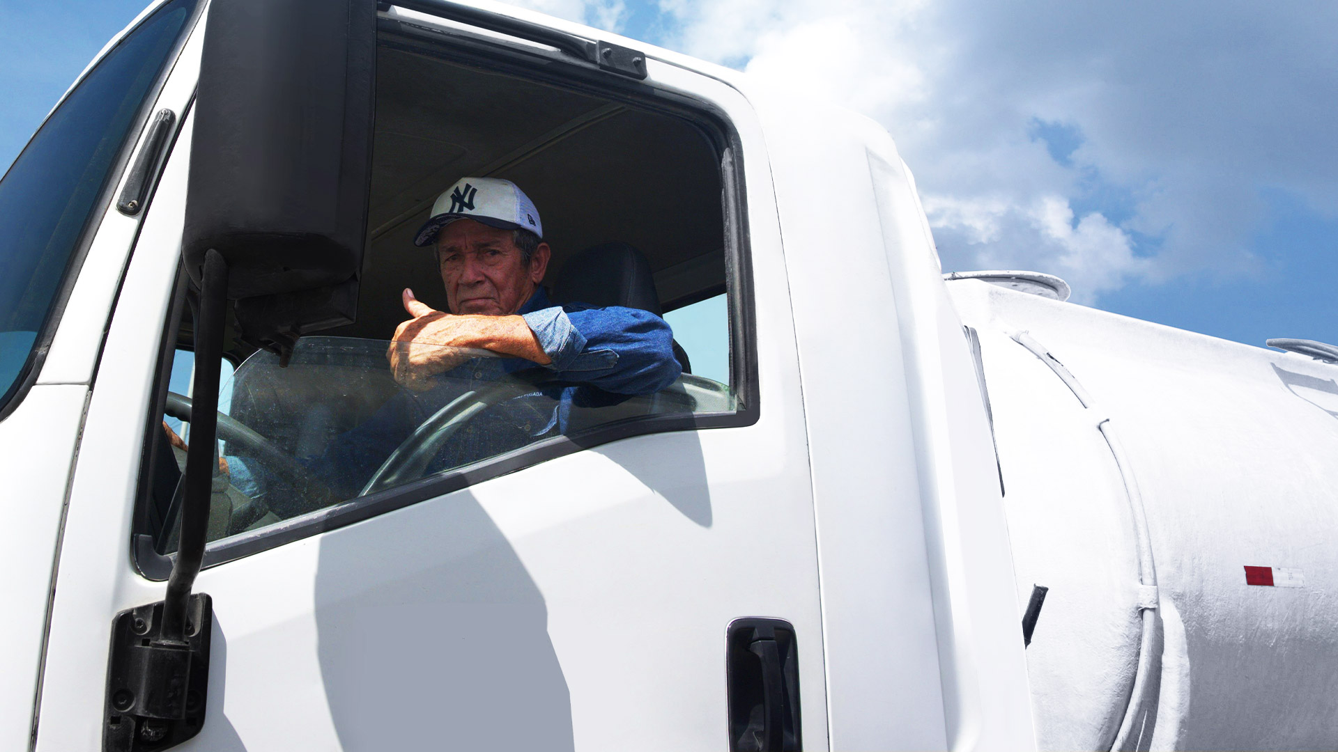 Cargo Arias Posada Tank Car Rental 3012121186